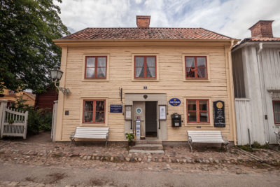 Post + Farbengeschäft ⋅ Gamla Linköping